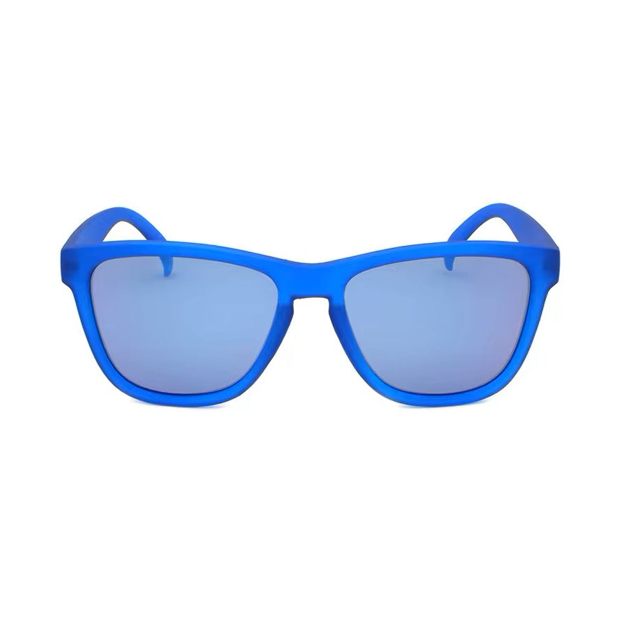 Ollo Clásico Electric Wave sunglasses with UV400 polarised lenses and a bold blue-green frame. Designed for athletes, these durable, lightweight sunglasses offer a secure non-slip fit, making them perfect for running, cycling, training, and active outdoor lifestyles.